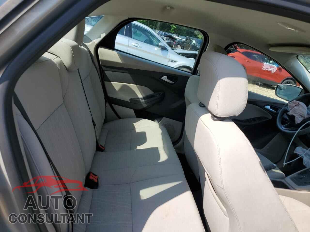 FORD FOCUS 2015 - 1FADP3F2XFL253346