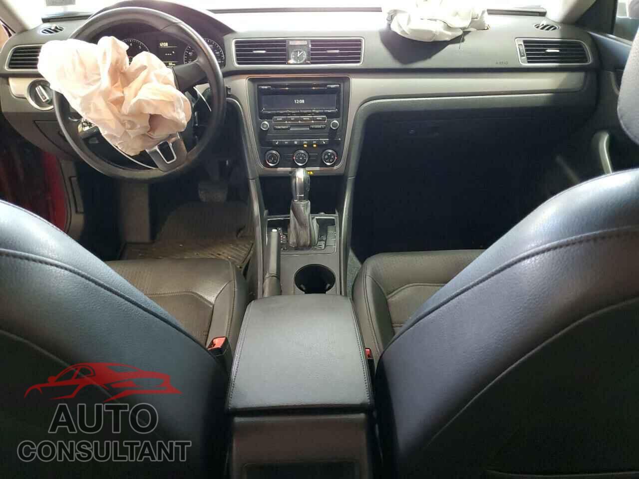VOLKSWAGEN PASSAT 2015 - 1VWAT7A36FC034543