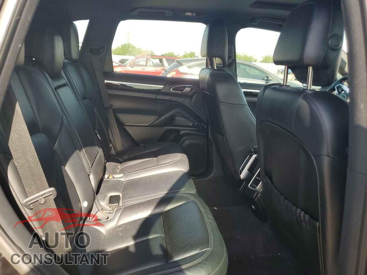 PORSCHE CAYENNE 2016 - WP1AA2A26GKA10641