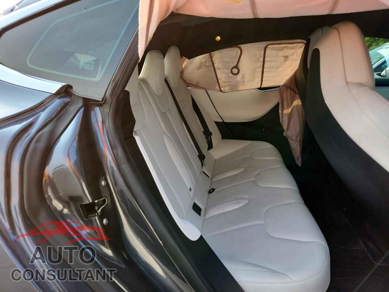 TESLA MODEL S 2017 - 5YJSA1E15HF200057