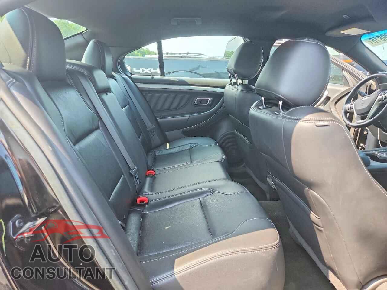 FORD TAURUS 2018 - 1FAHP2E85JG122747