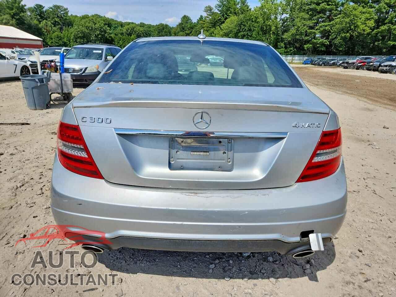 MERCEDES-BENZ C-CLASS 2012 - WDDGF8BB3CA712145