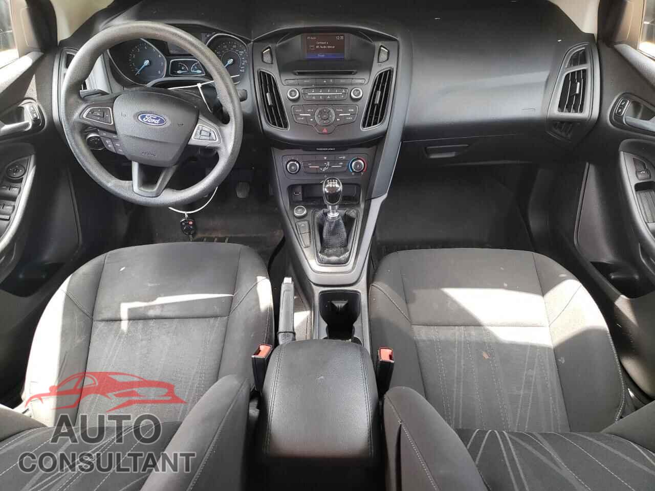 FORD FOCUS 2015 - 1FADP3FE3FL247625