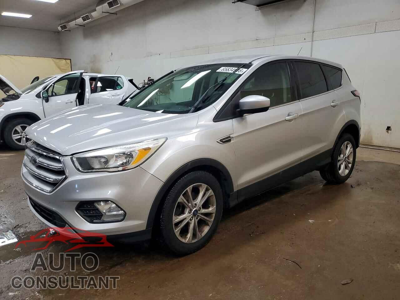 FORD ESCAPE 2017 - 1FMCU0GD0HUD38461
