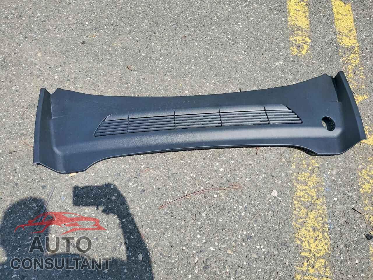 TESLA MODEL Y 2024 - 7SAYGDEE7RF213541