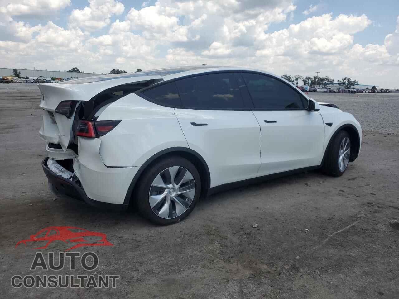 TESLA MODEL Y 2021 - 5YJYGAEEXMF141870