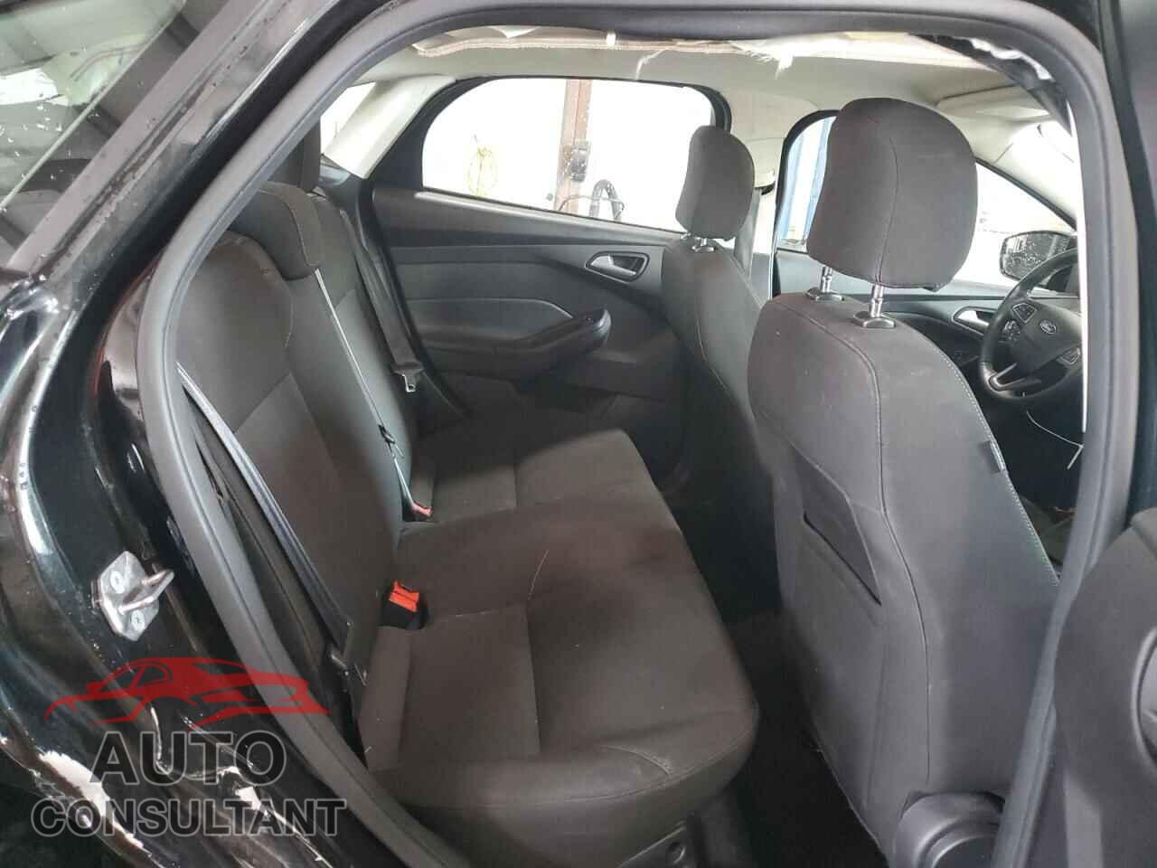 FORD FOCUS 2015 - 1FADP3F26FL229318