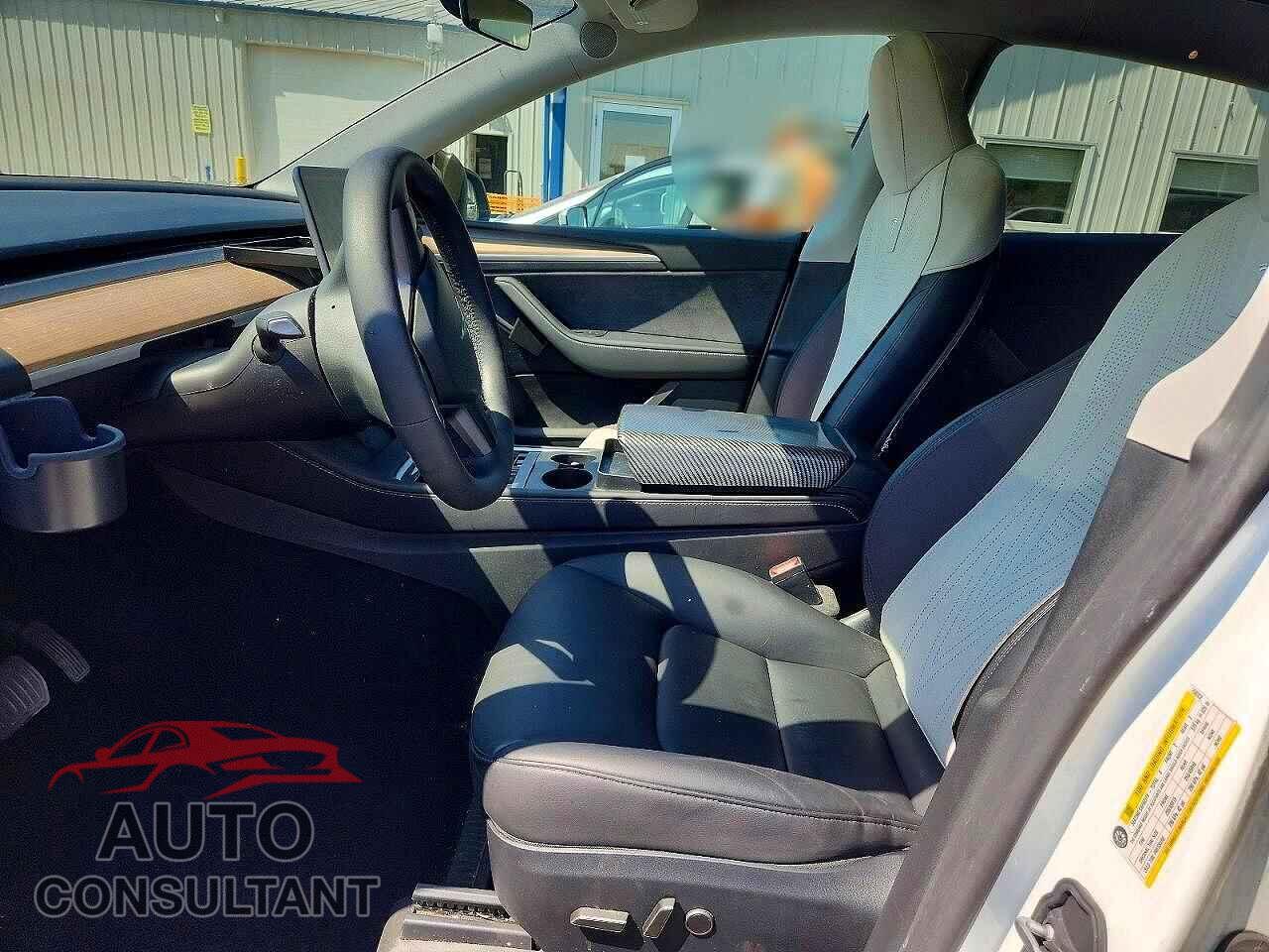 TESLA MODEL Y 2024 - 7SAYGDEE7RA258332