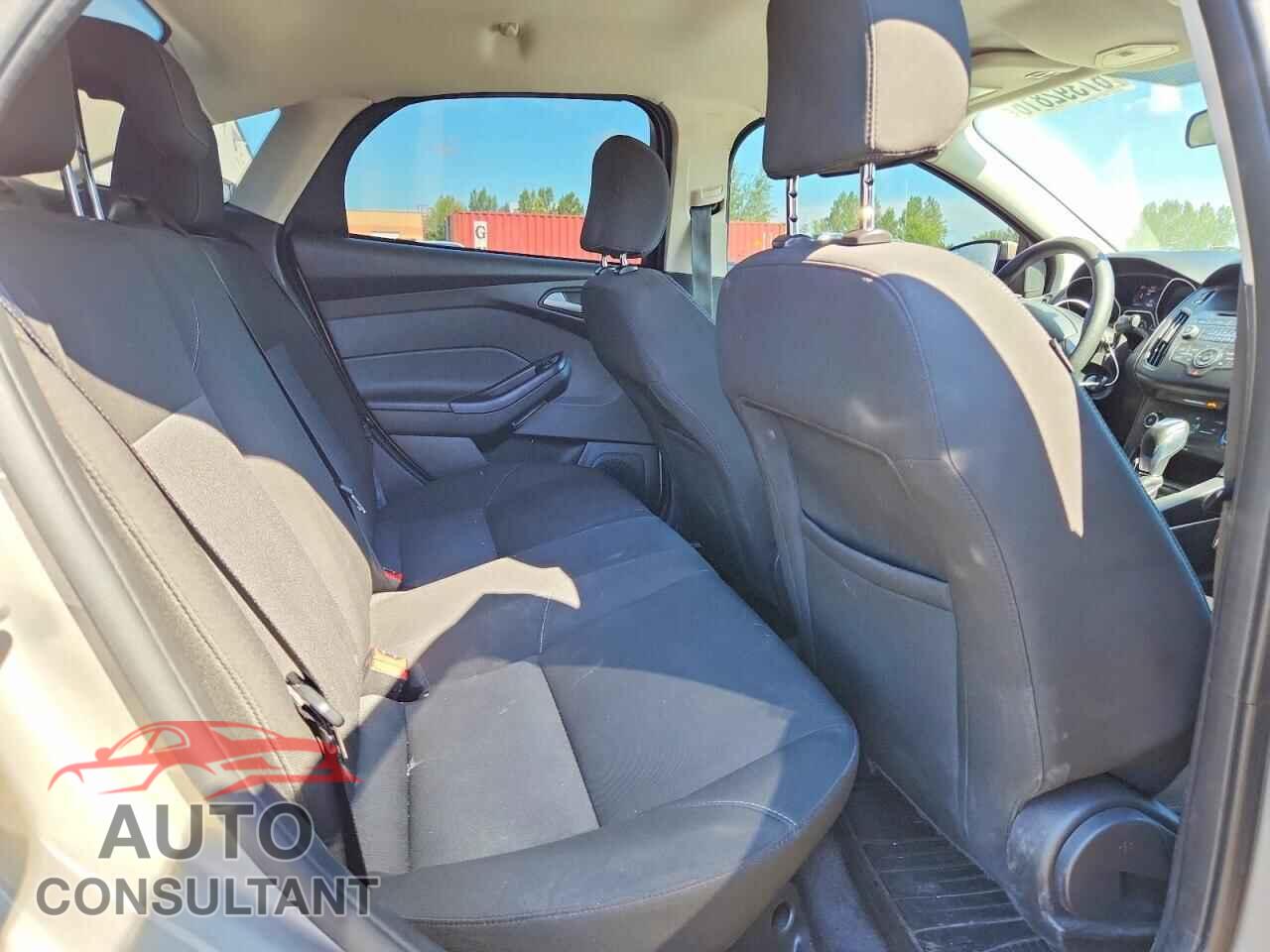 FORD FOCUS 2015 - 1FADP3F2XFL320253