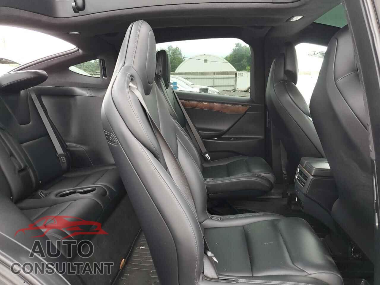 TESLA MODEL X 2018 - 5YJXCBE28JF141333