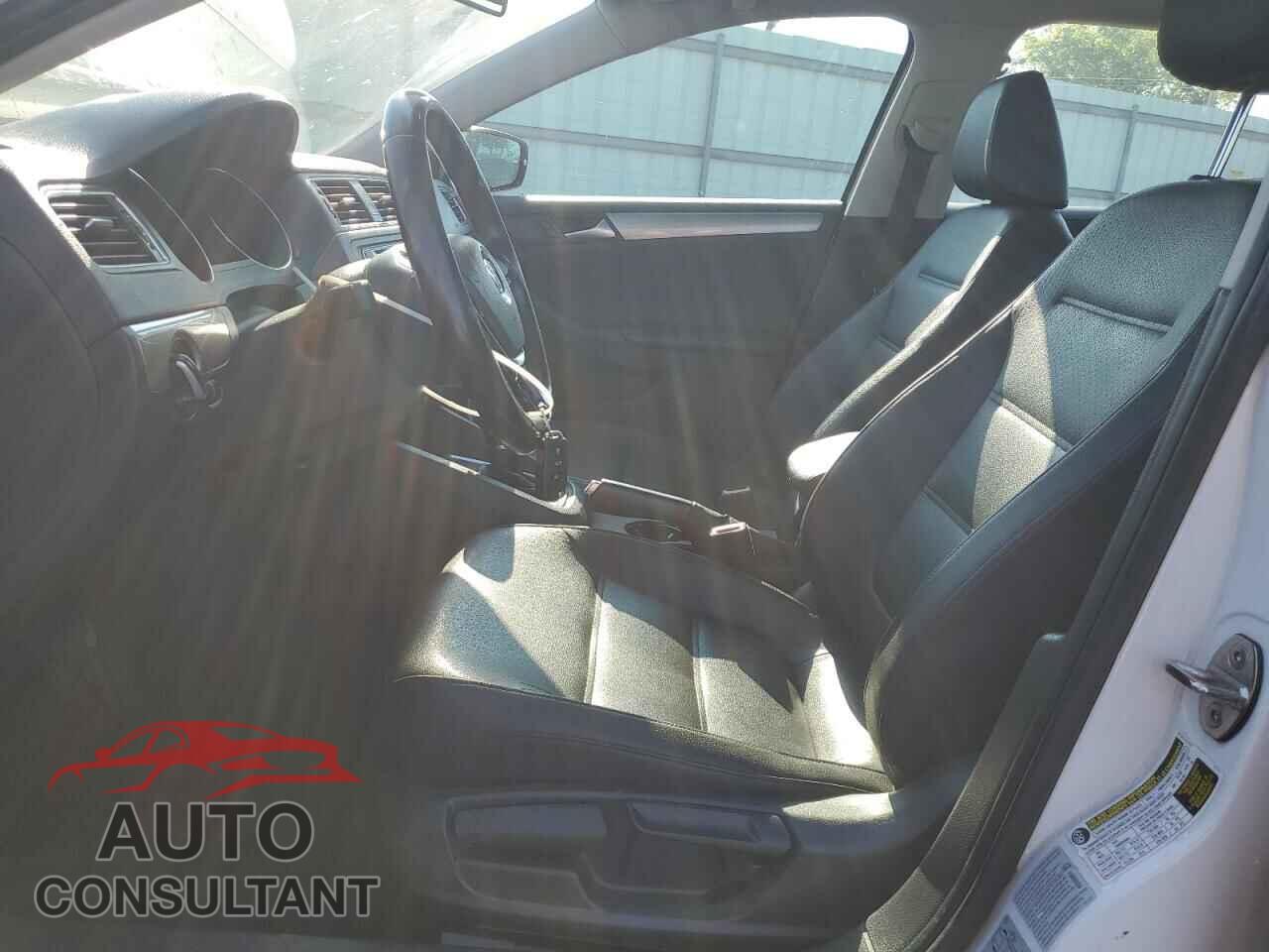 VOLKSWAGEN JETTA 2017 - 3VWDB7AJ5HM301266