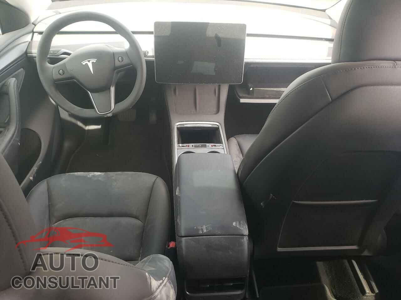 TESLA MODEL Y 2024 - 7SAYGAEE2RF021409