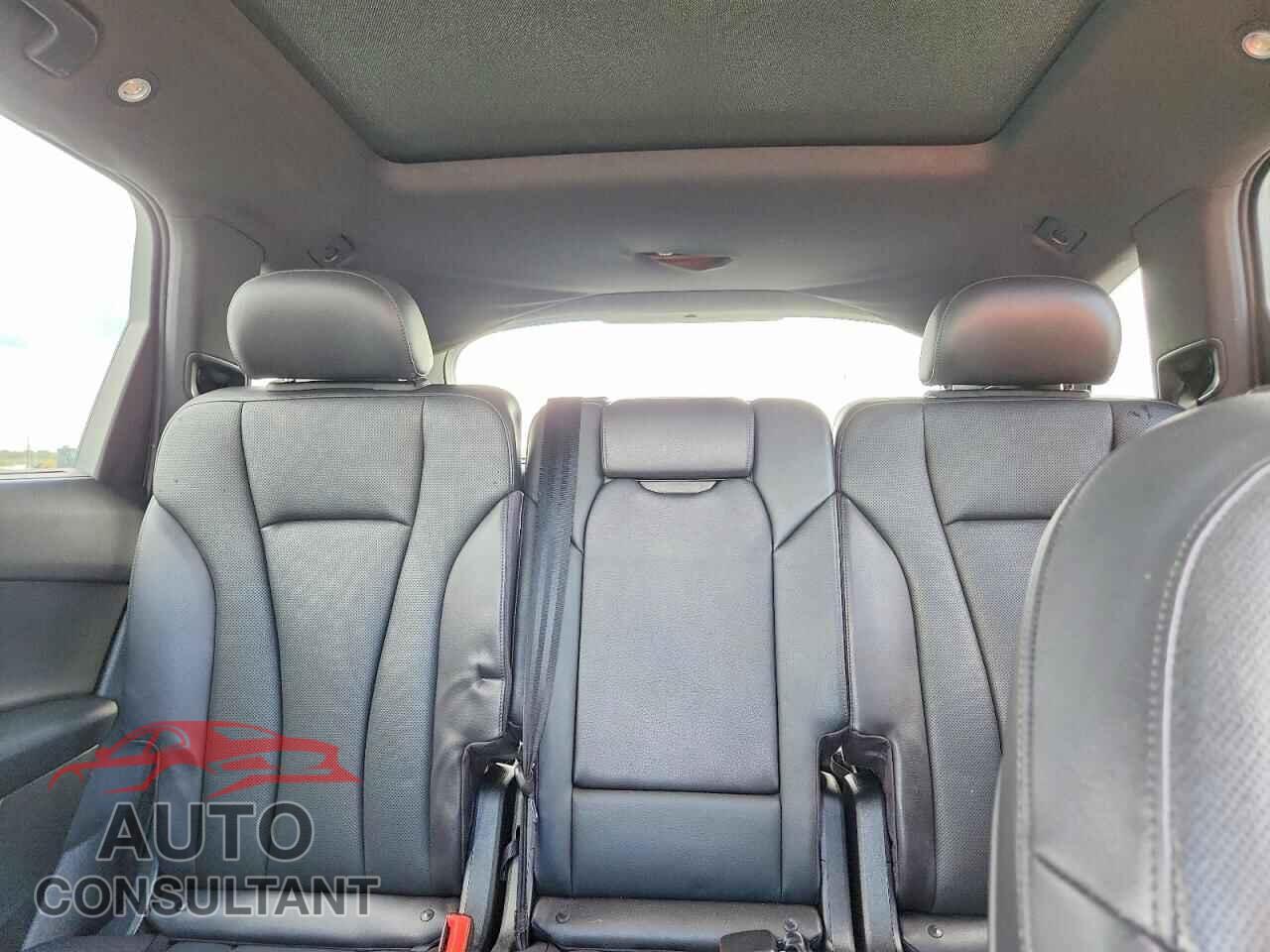 AUDI Q7 2017 - WA1LAAF70HD013270