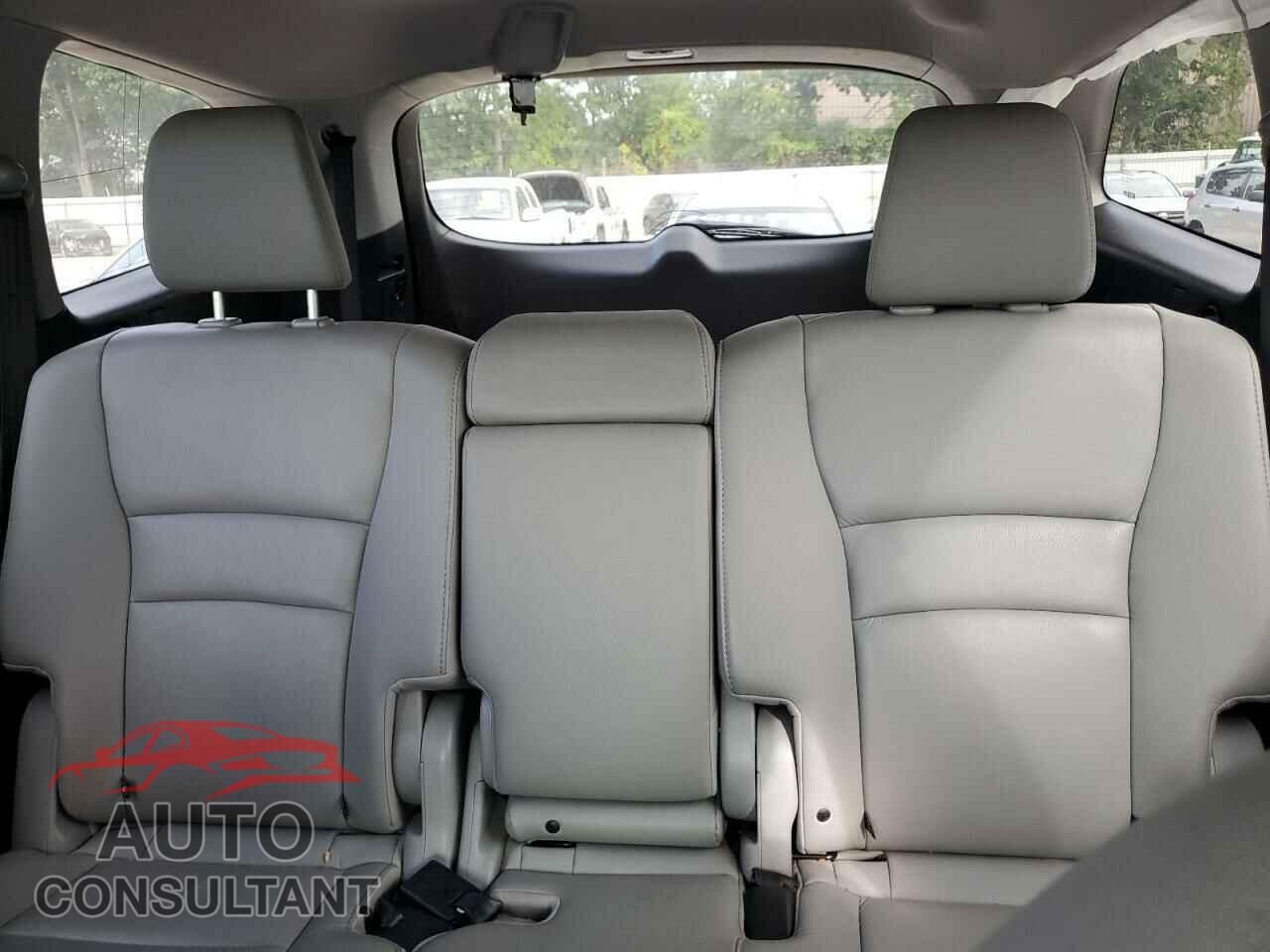 HONDA PILOT 2017 - 5FNYF6H55HB012260