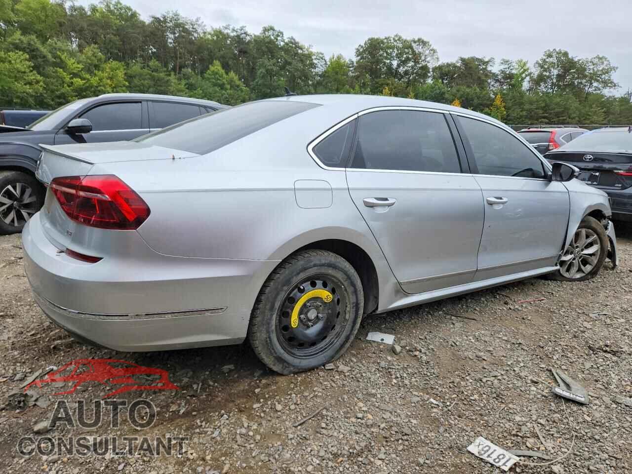 VOLKSWAGEN PASSAT 2017 - 1VWAT7A34HC085641