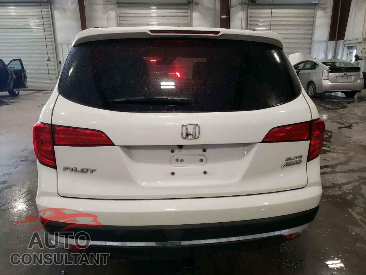 HONDA PILOT 2017 - 5FNYF6H05HB069384
