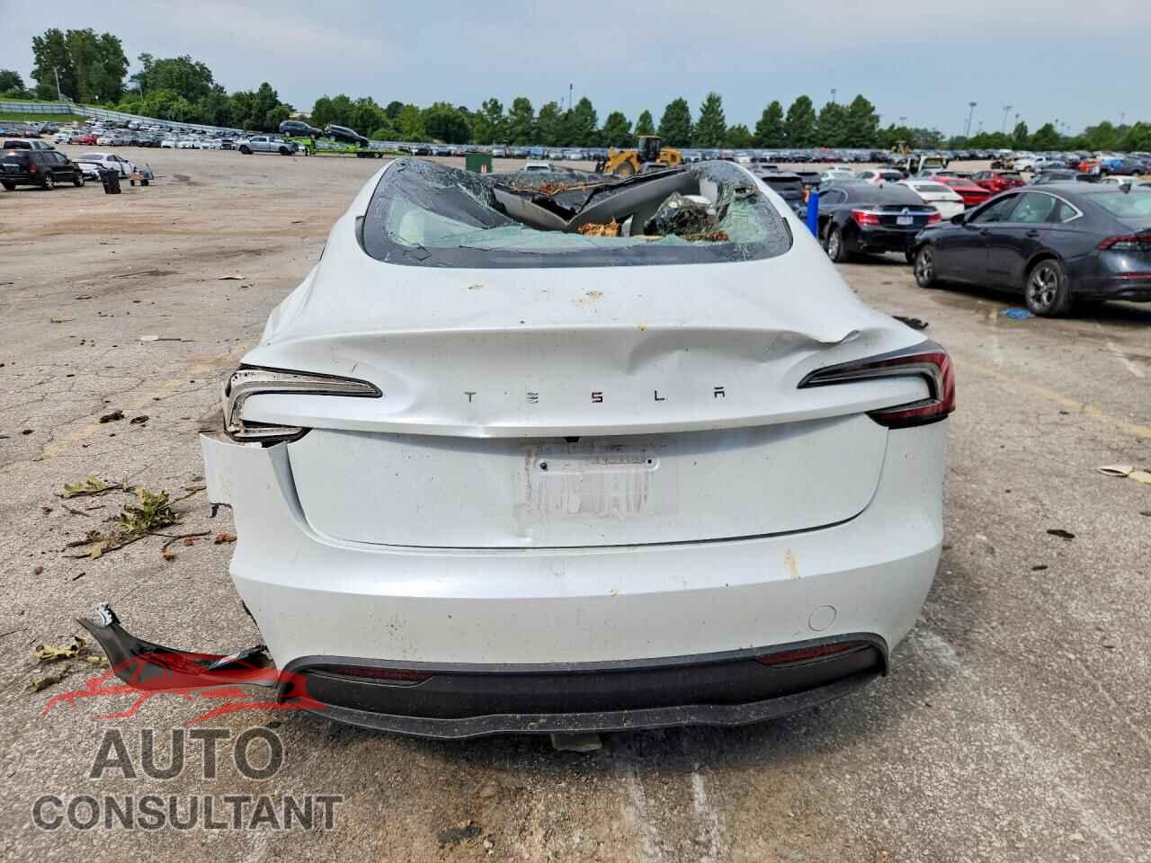 TESLA MODEL 3 2025 - 5YJ3E1EA7SF942136