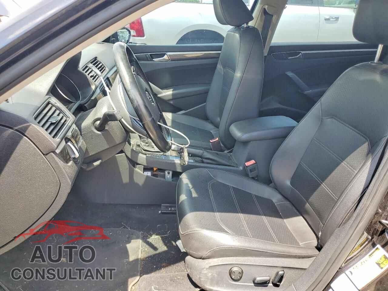 VOLKSWAGEN PASSAT 2017 - 1VWHM7A38HC061774