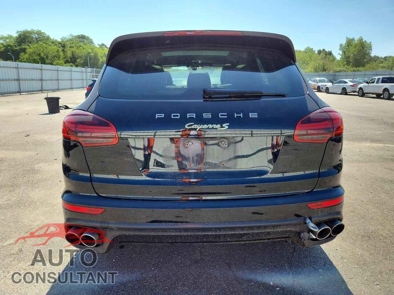 PORSCHE CAYENNE 2018 - WP1AE2A26JLA71879