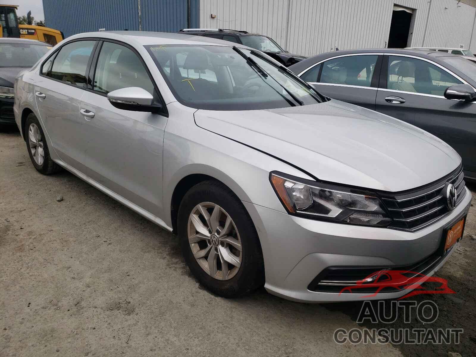VOLKSWAGEN PASSAT 2018 - 1VWAA7A34JC001359