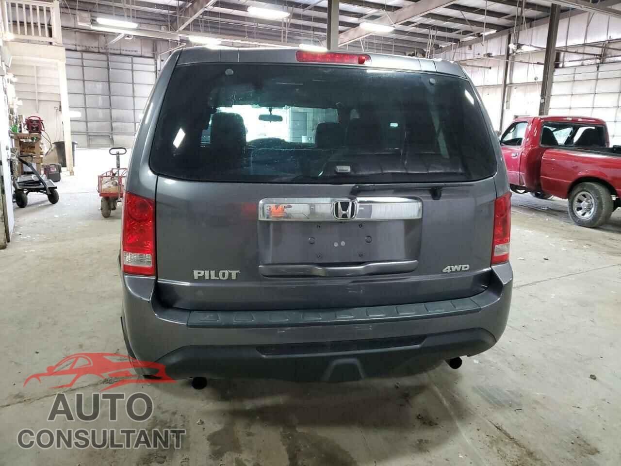 HONDA PILOT 2015 - 5FNYF4H21FB028608