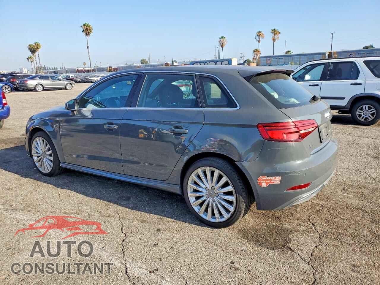 AUDI A3 2017 - WAUTPBFF0HA036421
