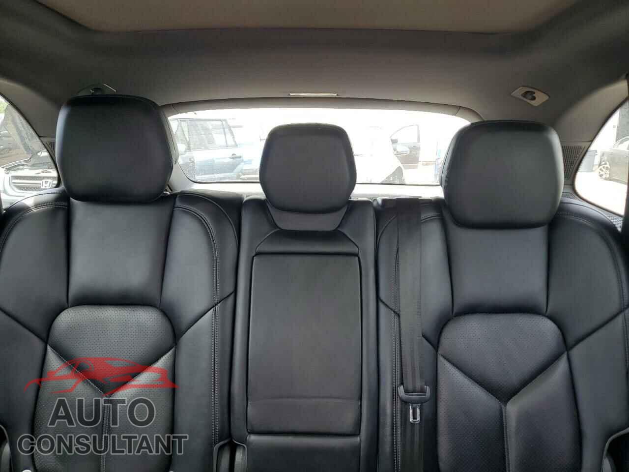 PORSCHE CAYENNE 2016 - WP1AA2A26GKA10672
