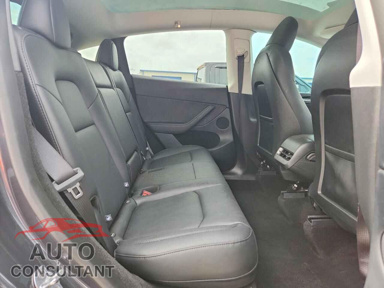 TESLA MODEL Y 2024 - 7SAYGDEF2RA312273