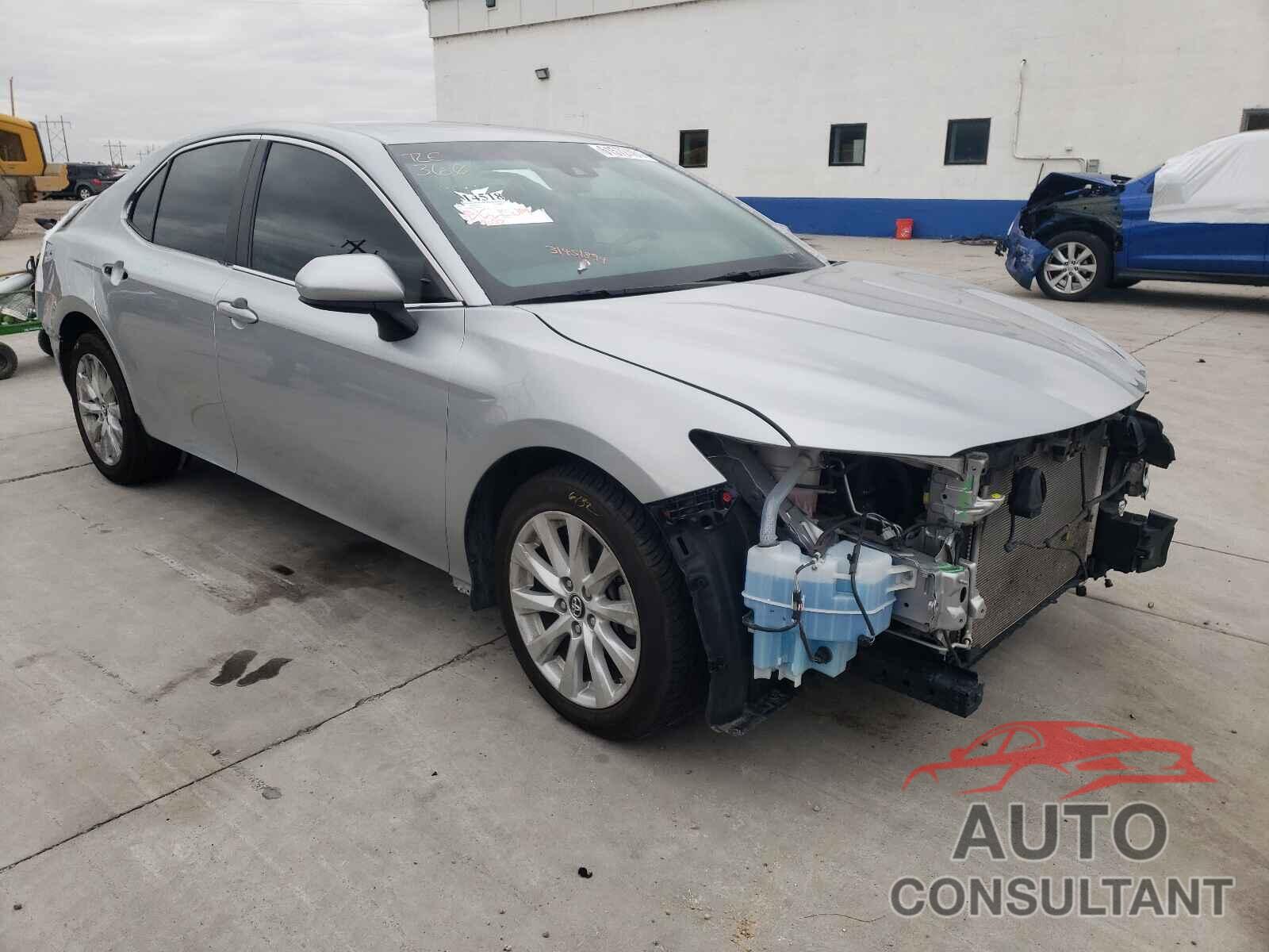 TOYOTA CAMRY 2018 - 4T1B11HK5JU115569