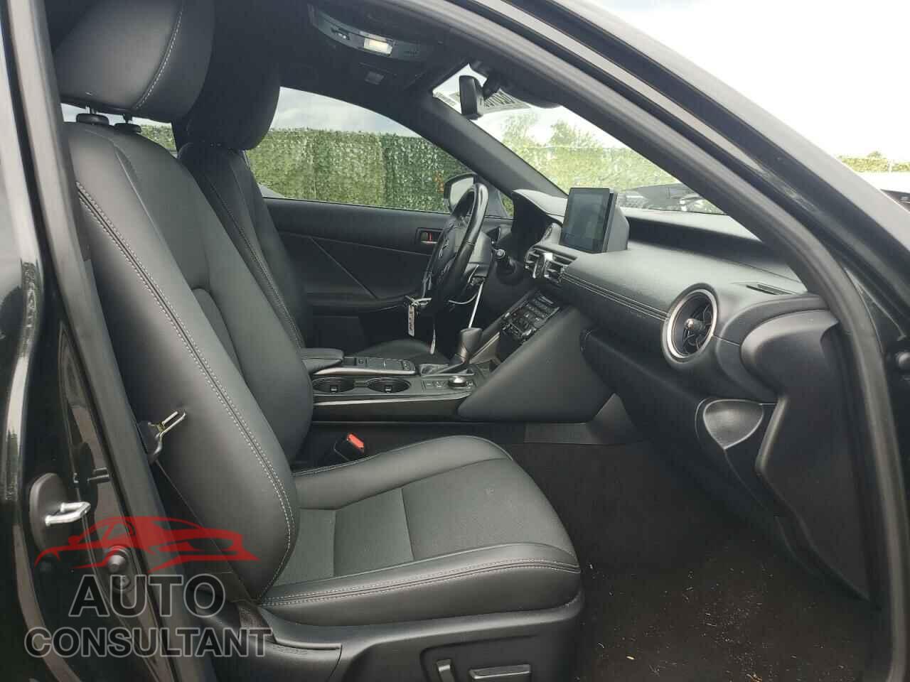 LEXUS IS 2021 - JTHAA1D29M5110295