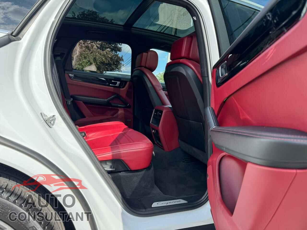 PORSCHE CAYENNE 2019 - WP1AA2AY4KDA17556