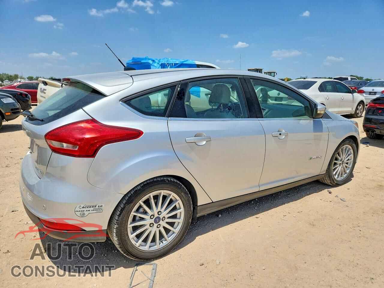 FORD FOCUS 2017 - 1FADP3R47HL343571