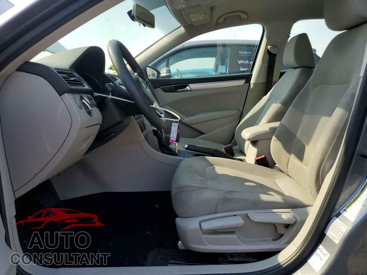 VOLKSWAGEN PASSAT 2017 - 1VWAT7A33HC009425