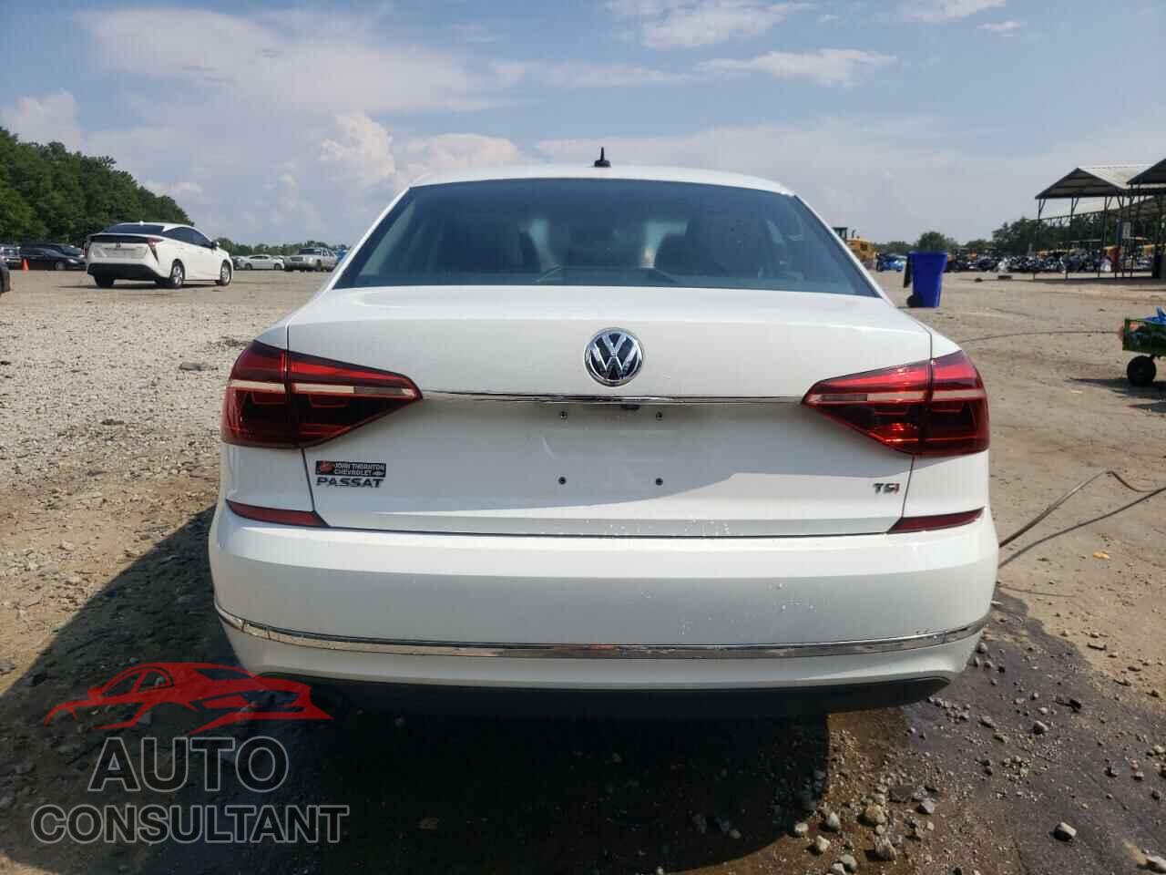 VOLKSWAGEN PASSAT 2017 - 1VWAT7A33HC080950
