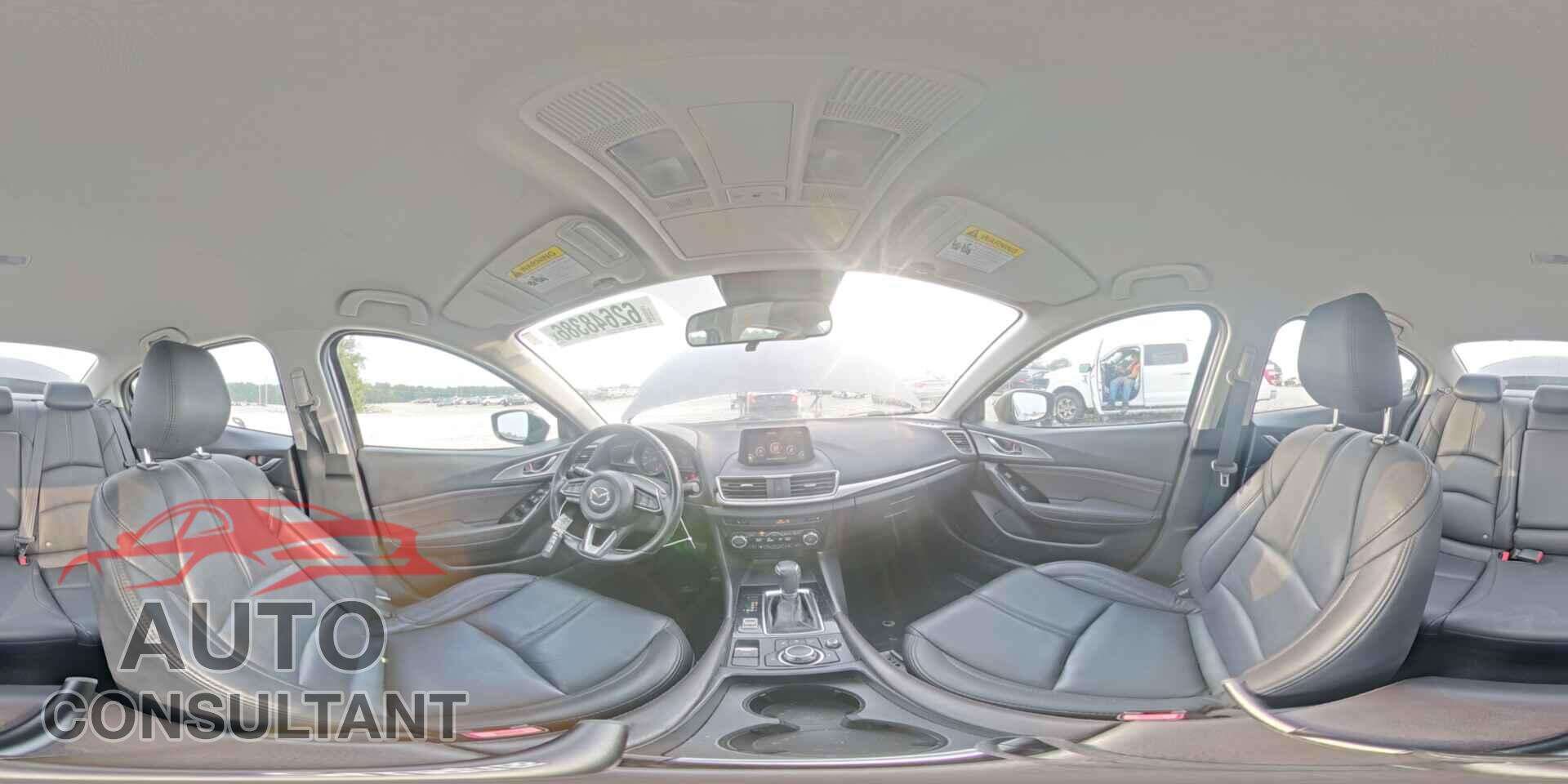 MAZDA 3 2018 - 3MZBN1V34JM187323