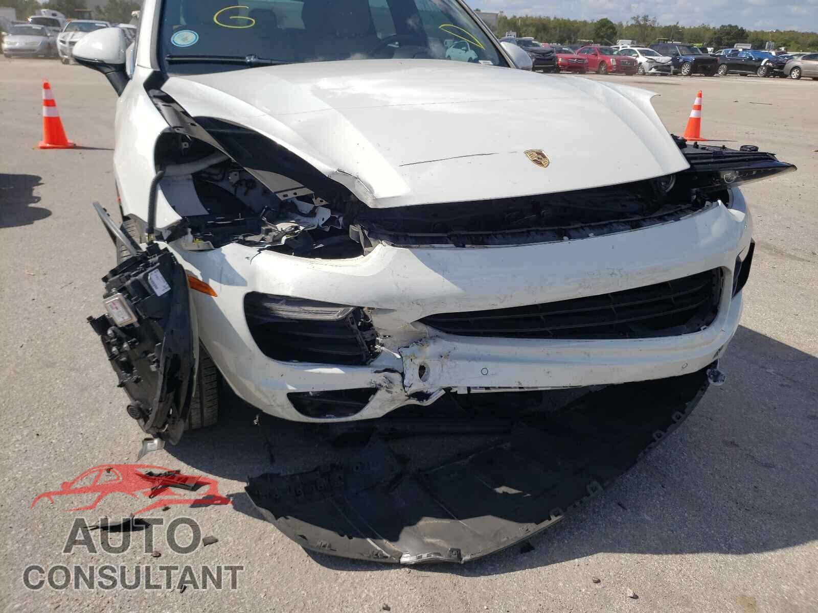 PORSCHE CAYENNE 2016 - WP1AA2A24GKA12033