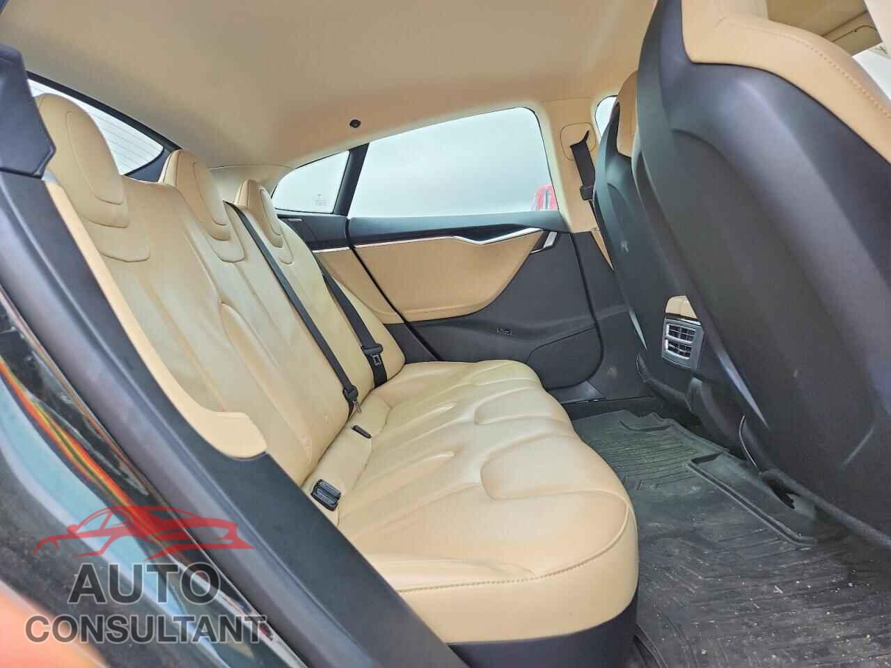 TESLA MODEL S 2013 - 5YJSA1AG0DFP12054