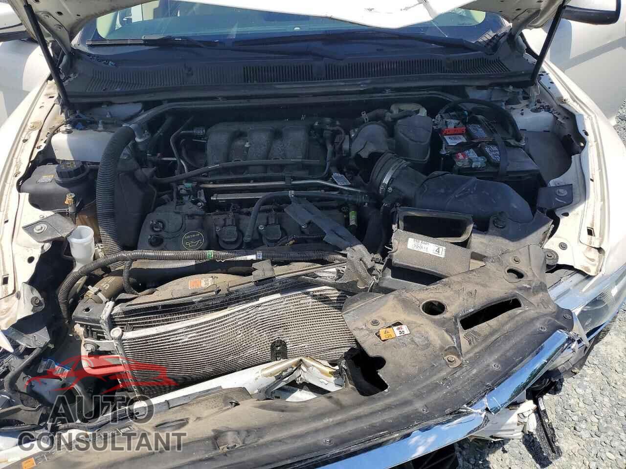 FORD TAURUS 2015 - 1FAHP2E87FG137323