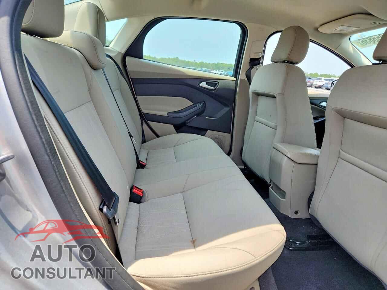 FORD FOCUS 2017 - 1FADP3F24HL327489