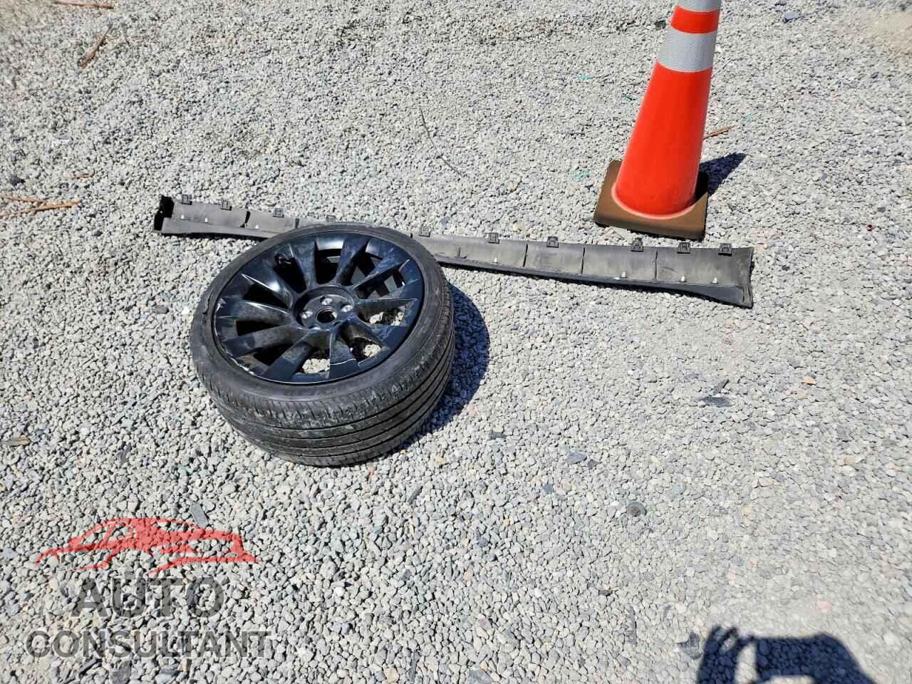 TESLA MODEL Y 2025 - 7SAYGDED9SF321706