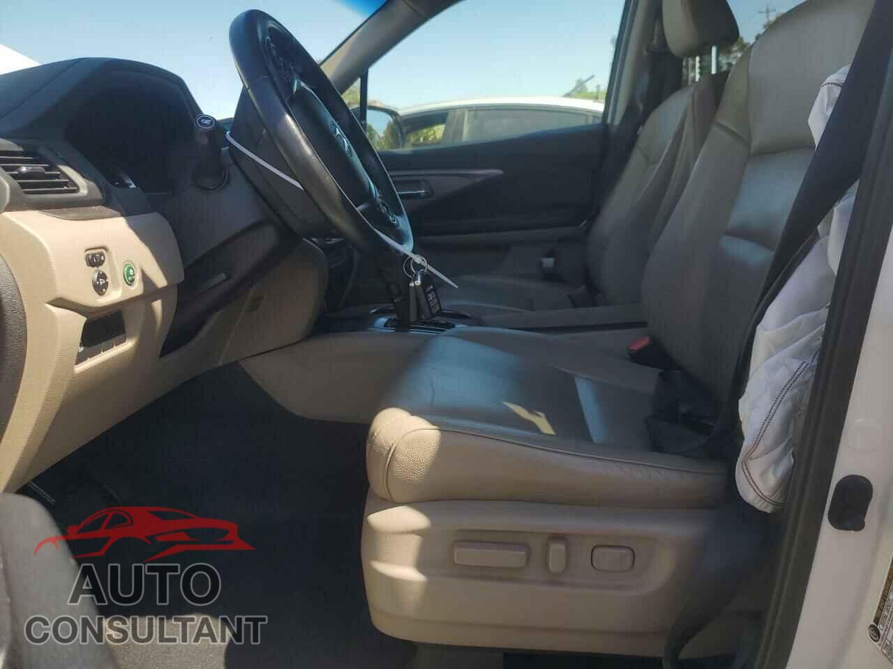 HONDA PILOT 2017 - 5FNYF6H87HB007605