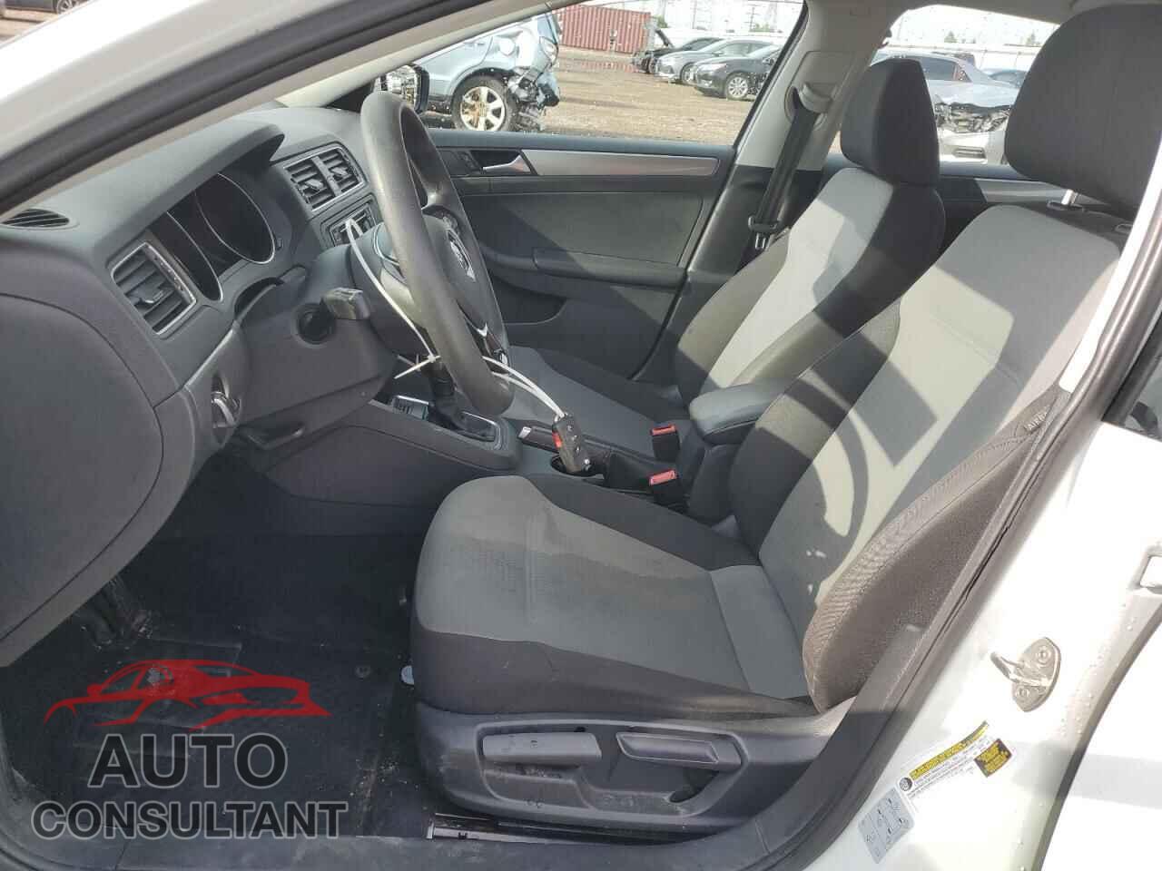 VOLKSWAGEN JETTA 2018 - 3VW2B7AJ8JM263495