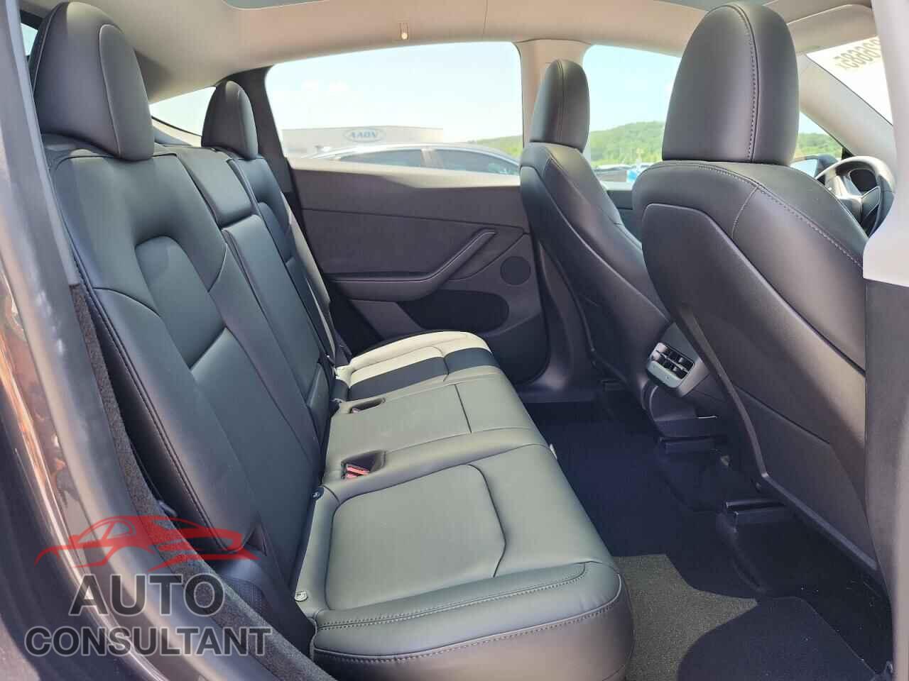 TESLA MODEL Y 2024 - 7SAYGDEE7RA224309
