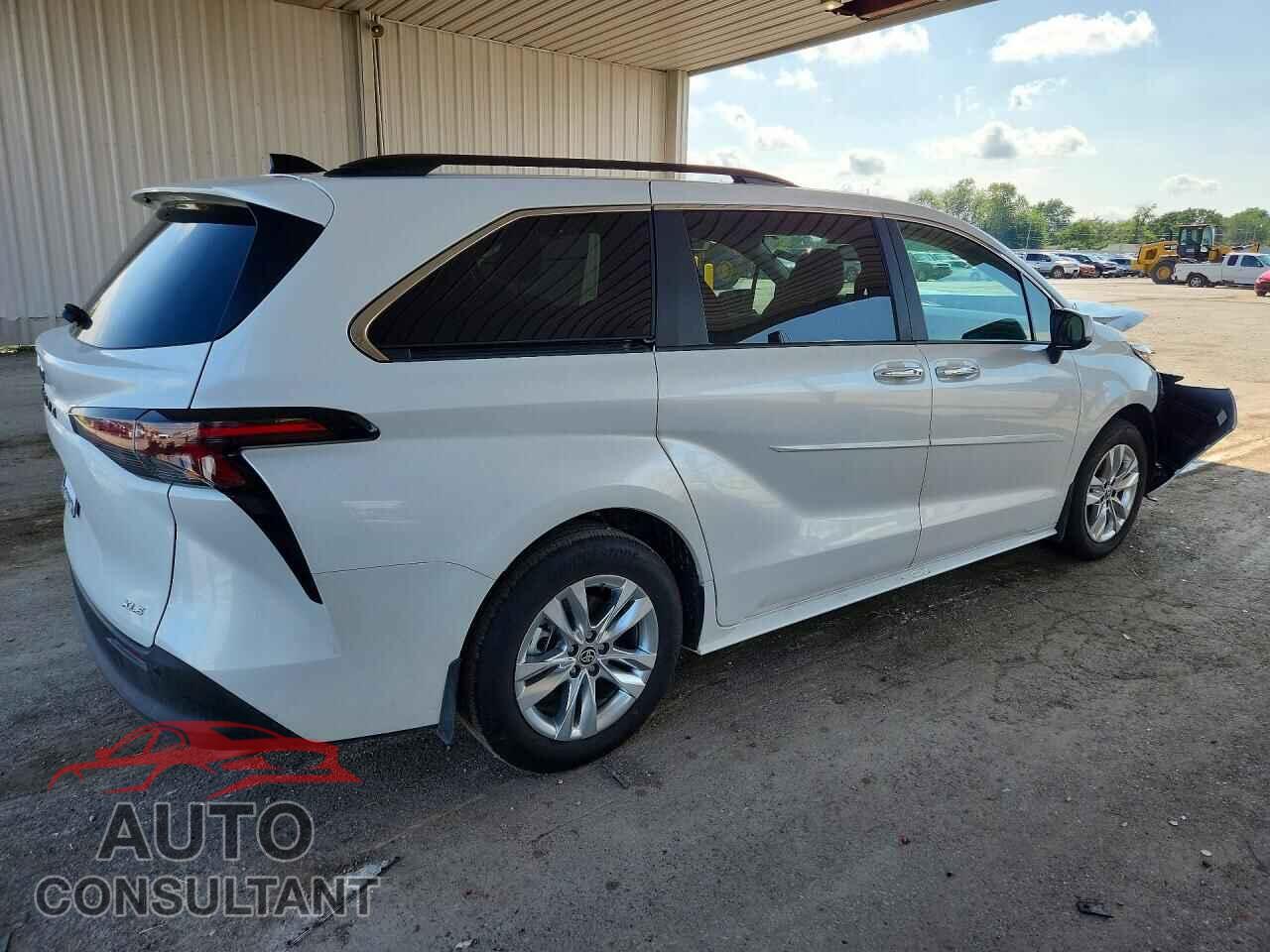 TOYOTA SIENNA 2026 - 5TDYSKFC1TS258572