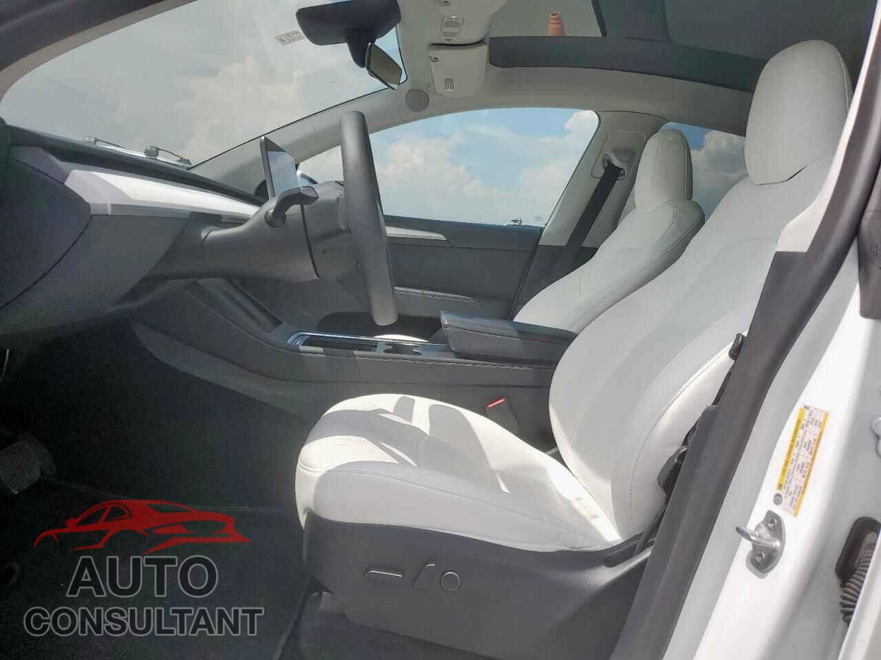 TESLA MODEL Y 2024 - 7SAYGDED3RF008399