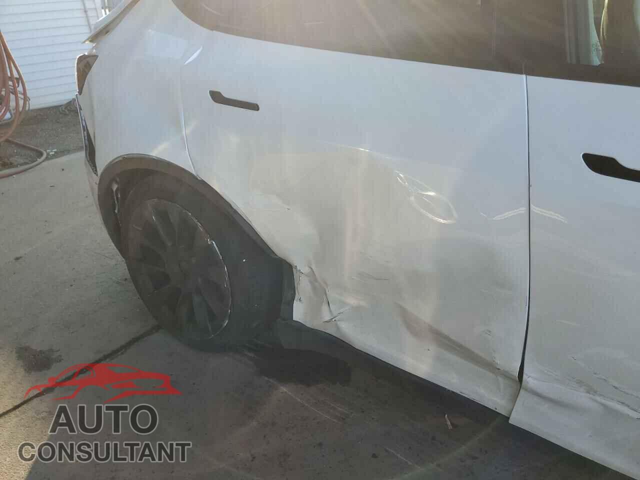 TESLA MODEL Y 2020 - 5YJYGDEEXLF048685