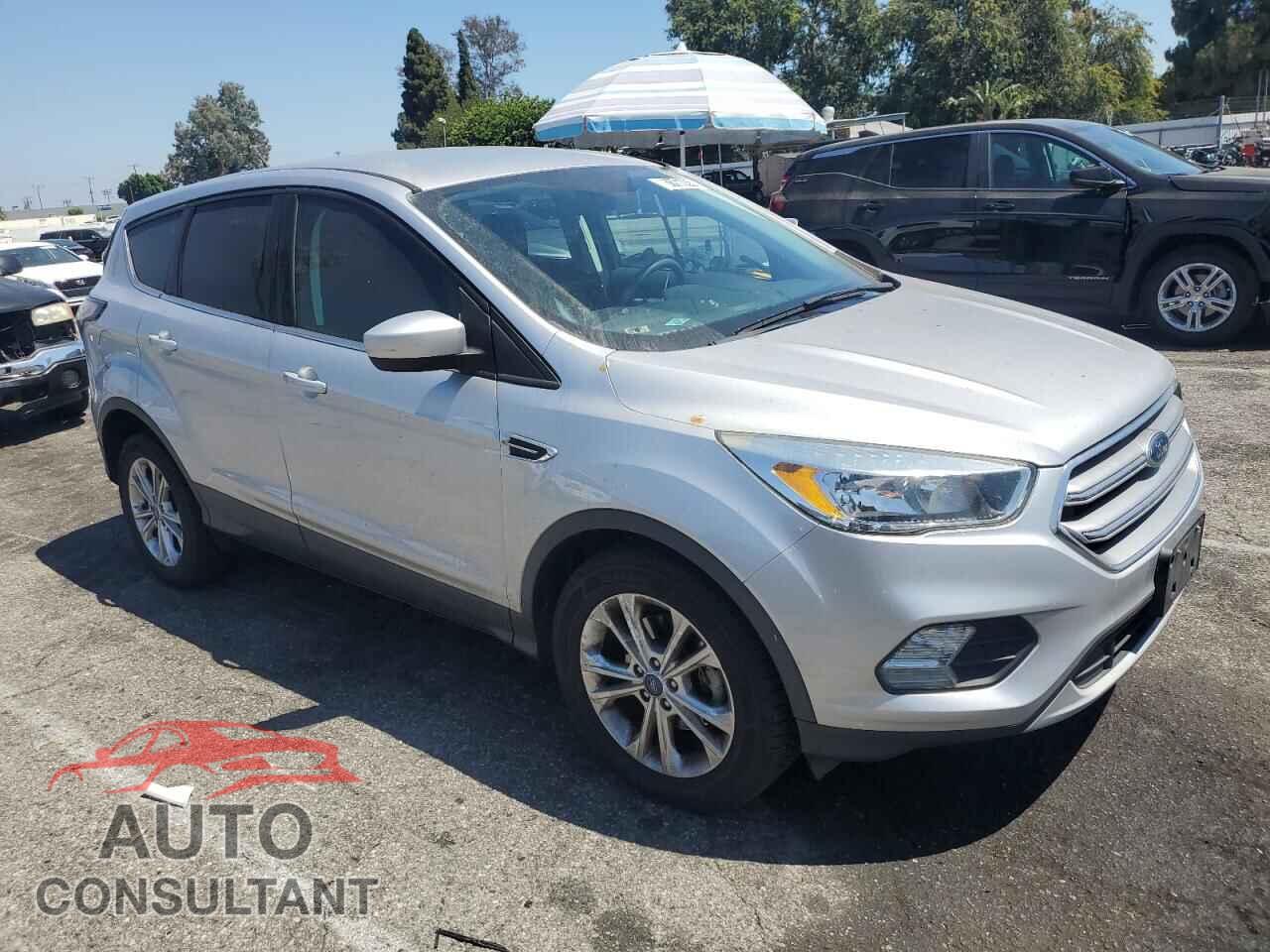 FORD ESCAPE 2017 - 1FMCU0GD7HUC11223