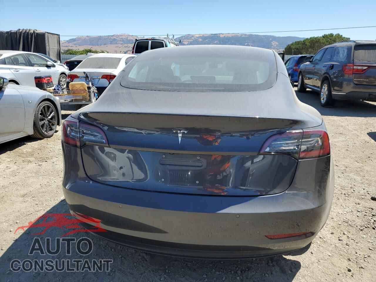 TESLA MODEL 3 2018 - 5YJ3E1EA0JF052740