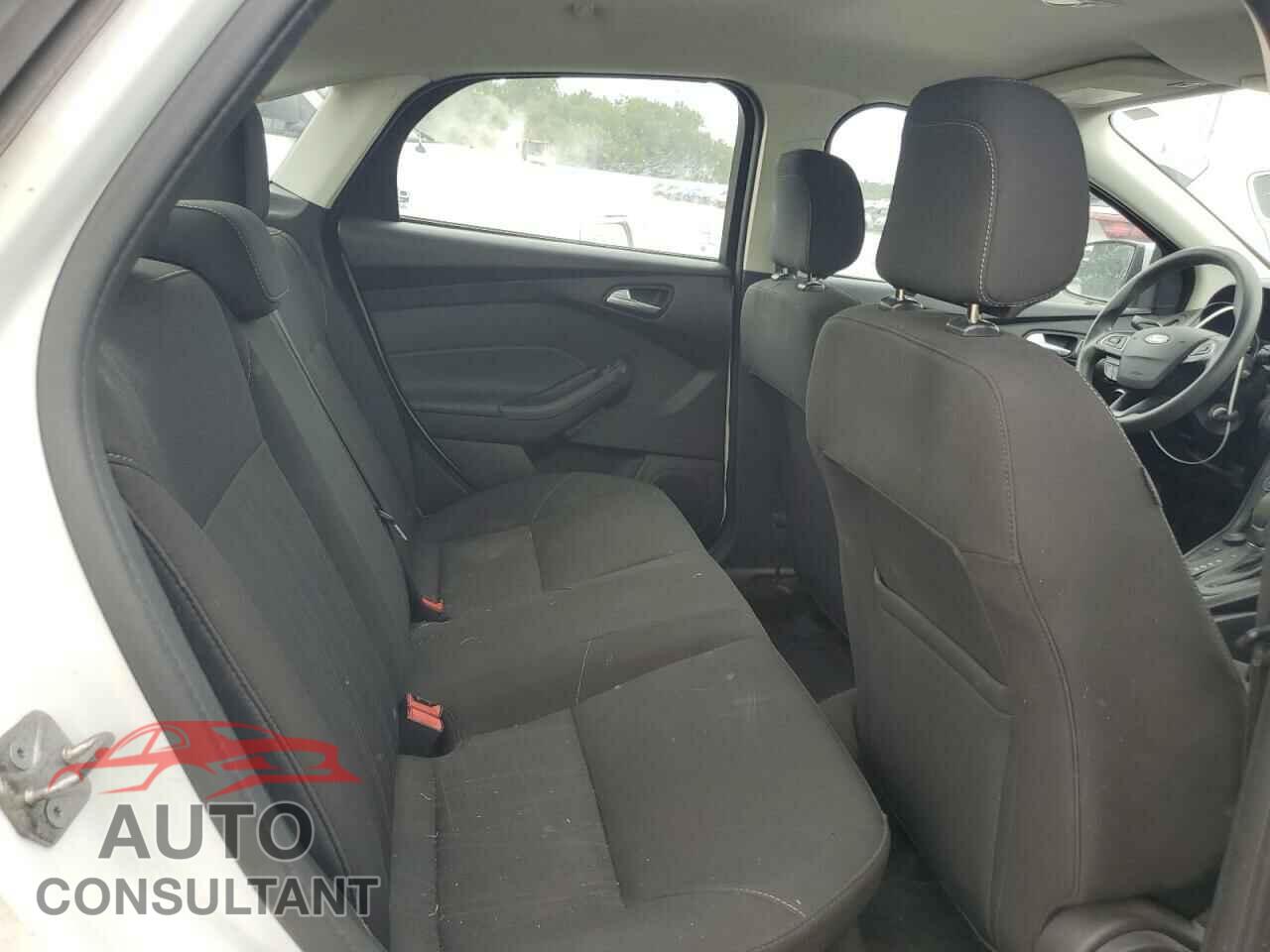 FORD FOCUS 2018 - 1FADP3FE2JL311596