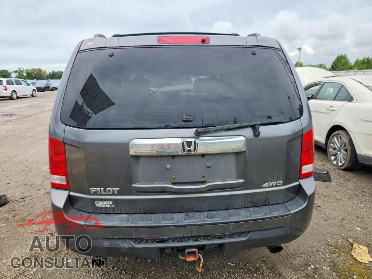 HONDA PILOT 2013 - 5FNYF4H5XDB005707